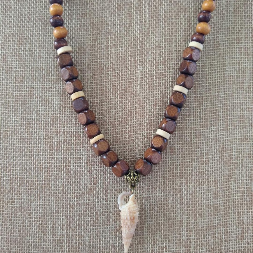 Shell necklace